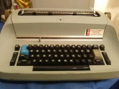 C $35.00 Vintage IBM Selectric Model 72 Electric Typewriter.for repair or parts.READ