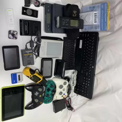 US $29.99 Mixed Lot Bundle APPLE IPOD SONY TILE XBOX GPS KEYBOARD UNTESTED FOR PARTS REPAI